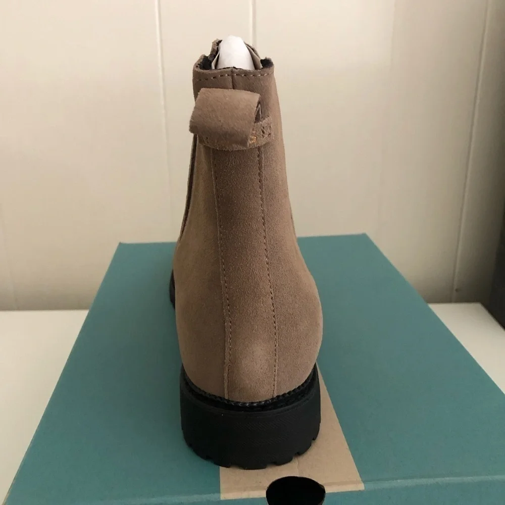 Toms Cleo Taupe Gray Suede Chelsea Boots 11